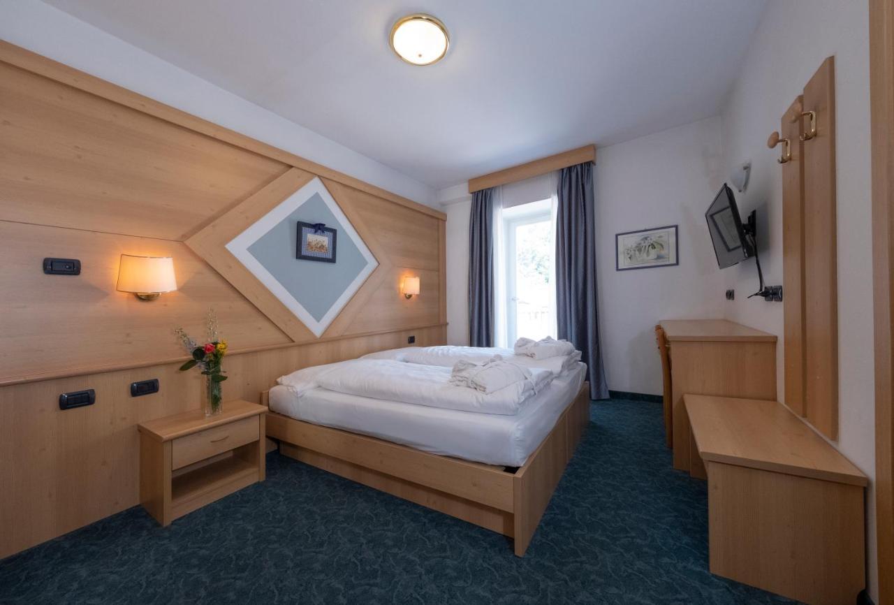 Hotel Italia Castello-Molina di Fiemme Eksteriør billede