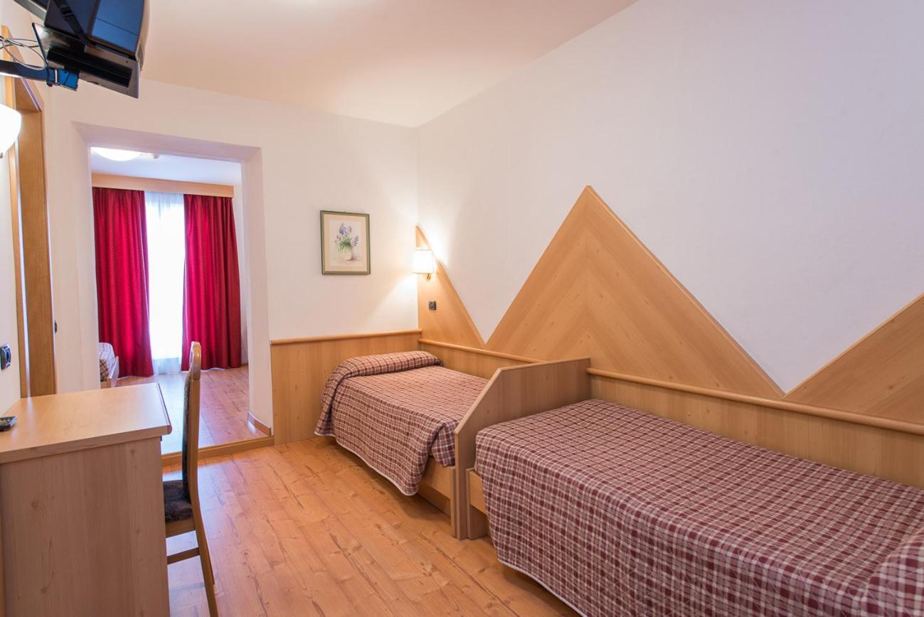 Hotel Italia Castello-Molina di Fiemme Eksteriør billede