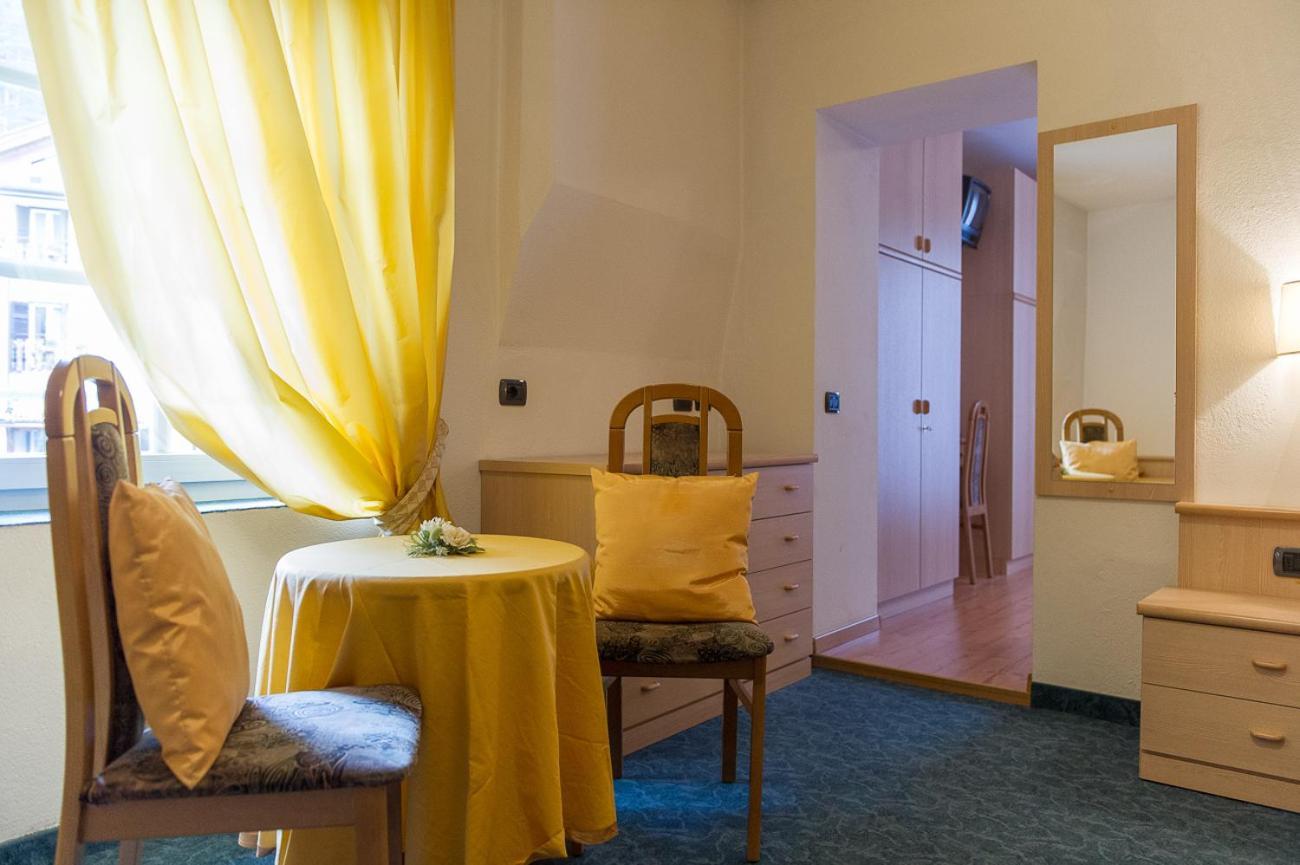 Hotel Italia Castello-Molina di Fiemme Eksteriør billede