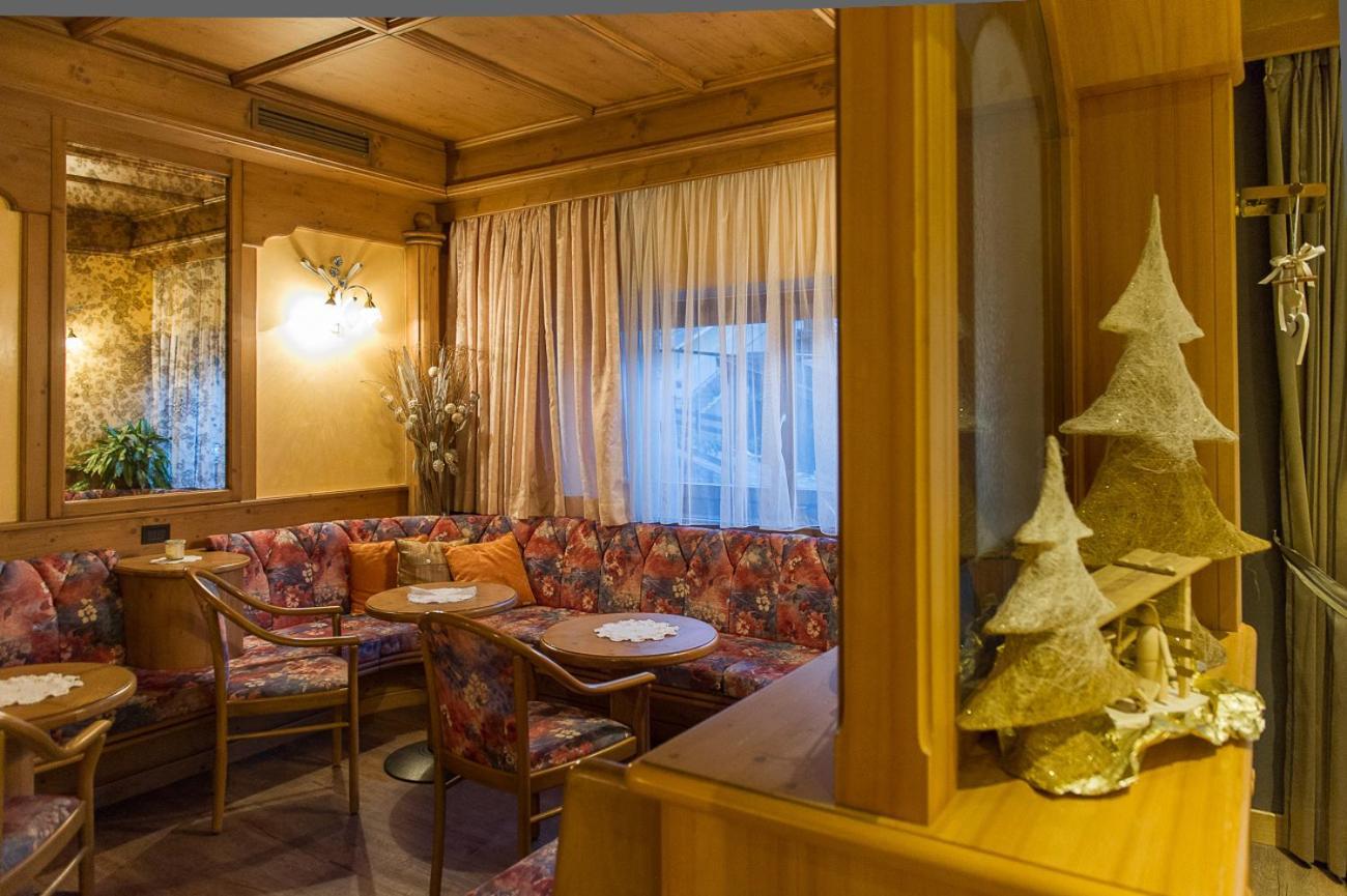 Hotel Italia Castello-Molina di Fiemme Eksteriør billede