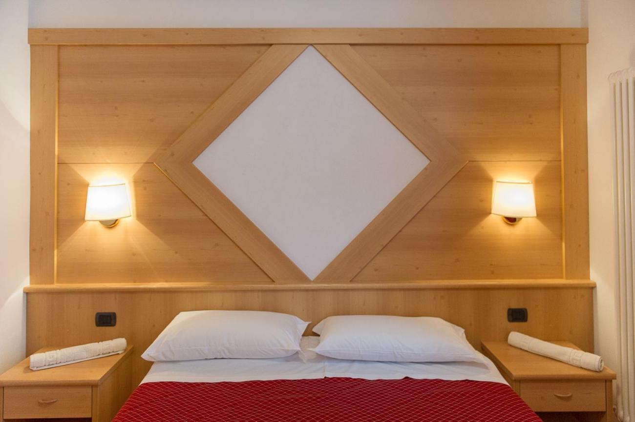 Hotel Italia Castello-Molina di Fiemme Eksteriør billede